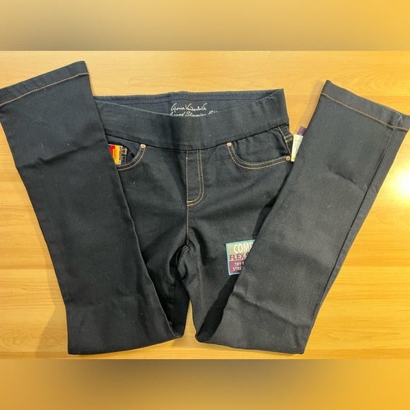 Gloria Vanderbilt- Avery Straight Women’s Jeans /Pull On / Color Liverpool Wash - Picture 2 of 11
